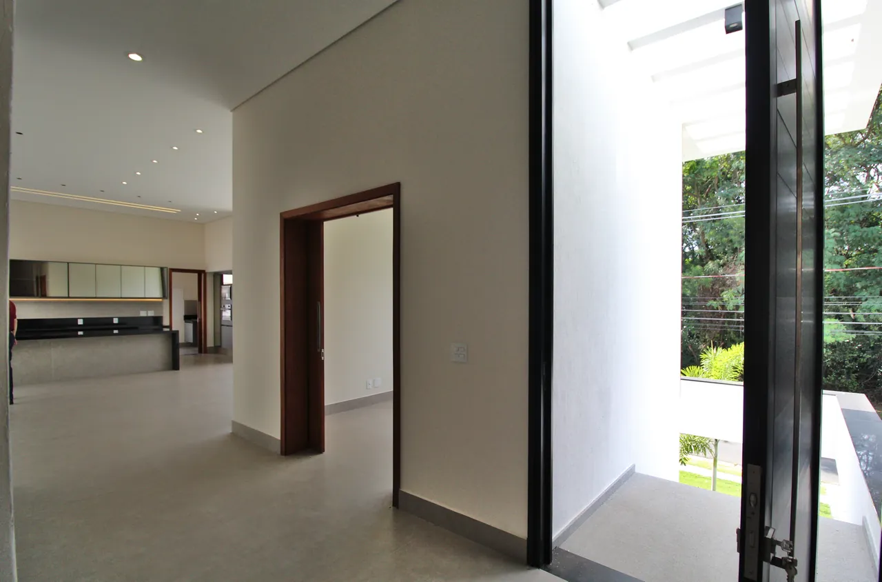 Casa térrea novíssima de alto padrão à venda no condomínio Alphaville Campinas