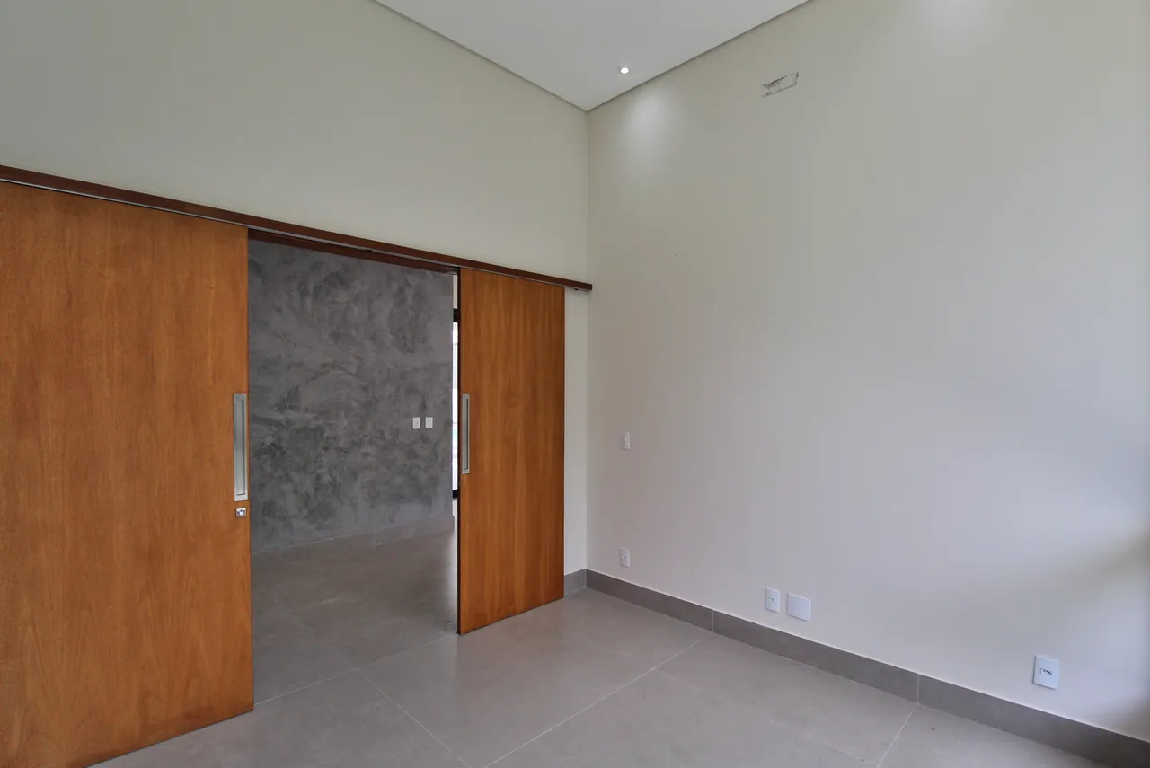 Casa térrea novíssima de alto padrão à venda no condomínio Alphaville Campinas