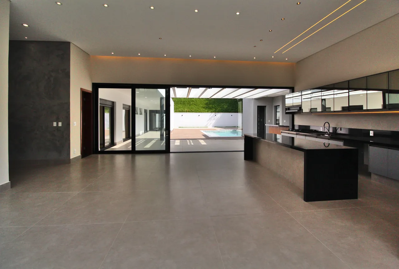 Casa térrea novíssima de alto padrão à venda no condomínio Alphaville Campinas