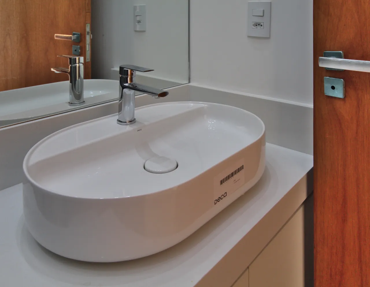 Casa térrea novíssima de alto padrão à venda no condomínio Alphaville Campinas