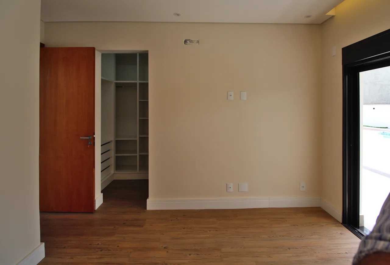 Casa térrea novíssima de alto padrão à venda no condomínio Alphaville Campinas