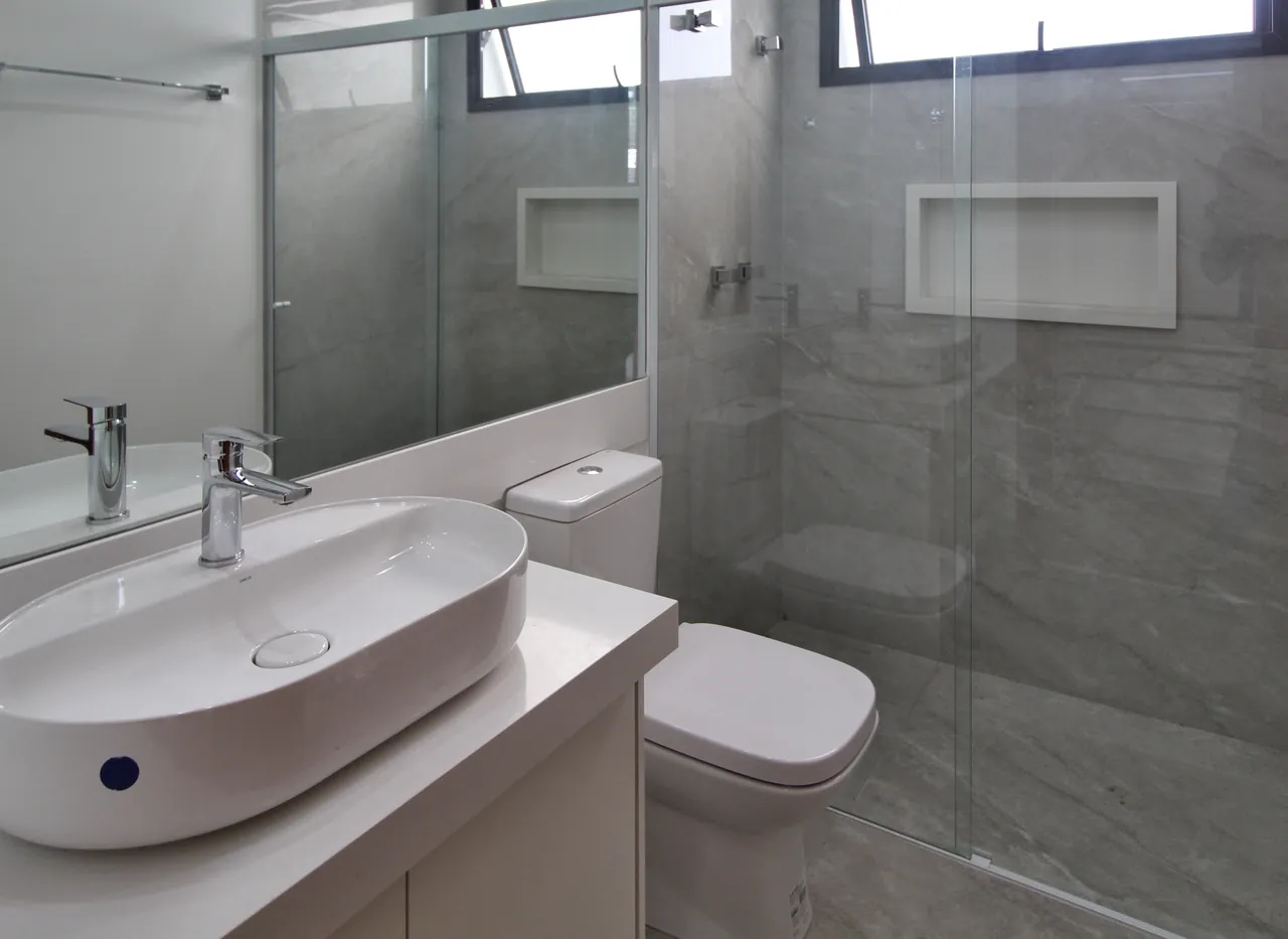 Casa térrea novíssima de alto padrão à venda no condomínio Alphaville Campinas