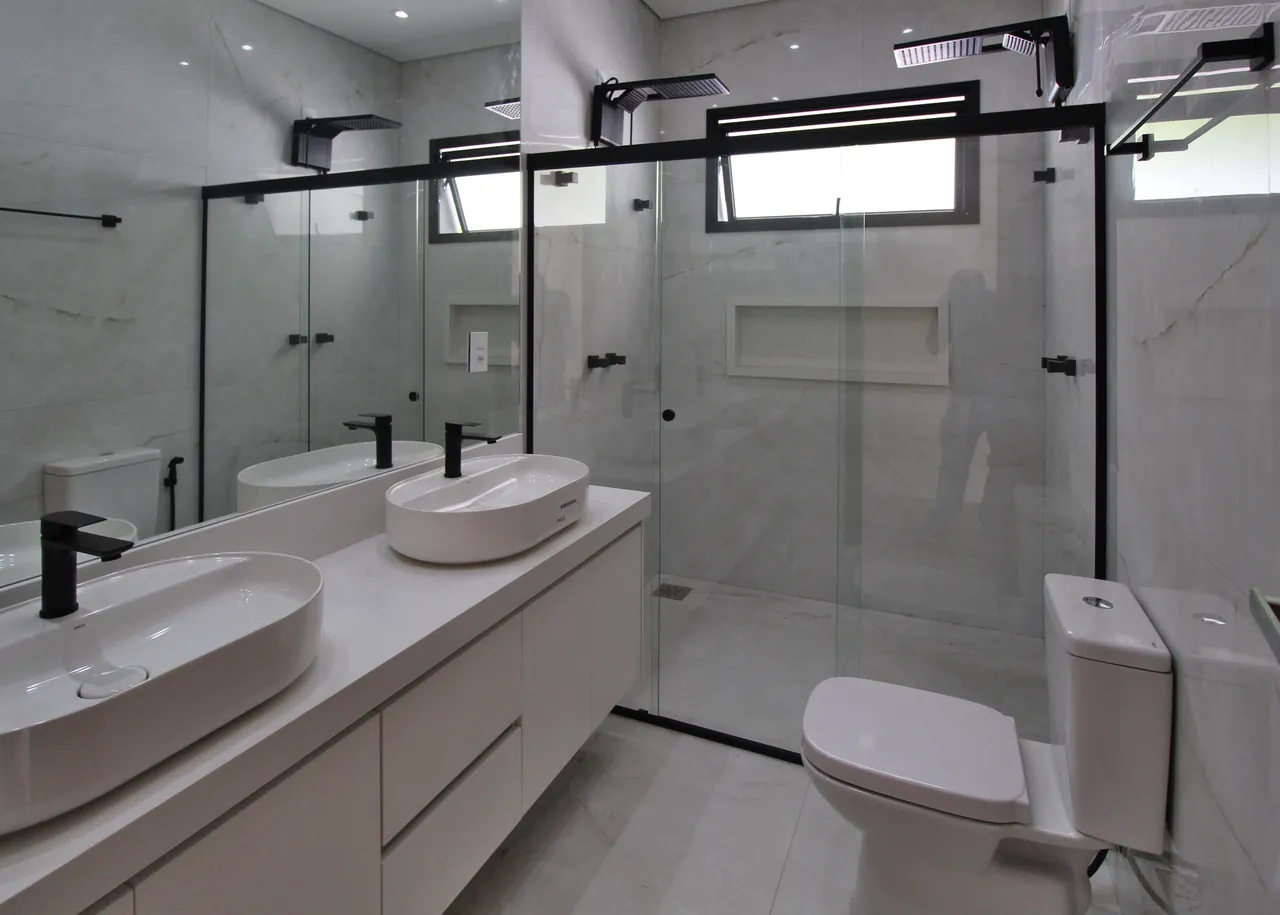 Casa térrea novíssima de alto padrão à venda no condomínio Alphaville Campinas