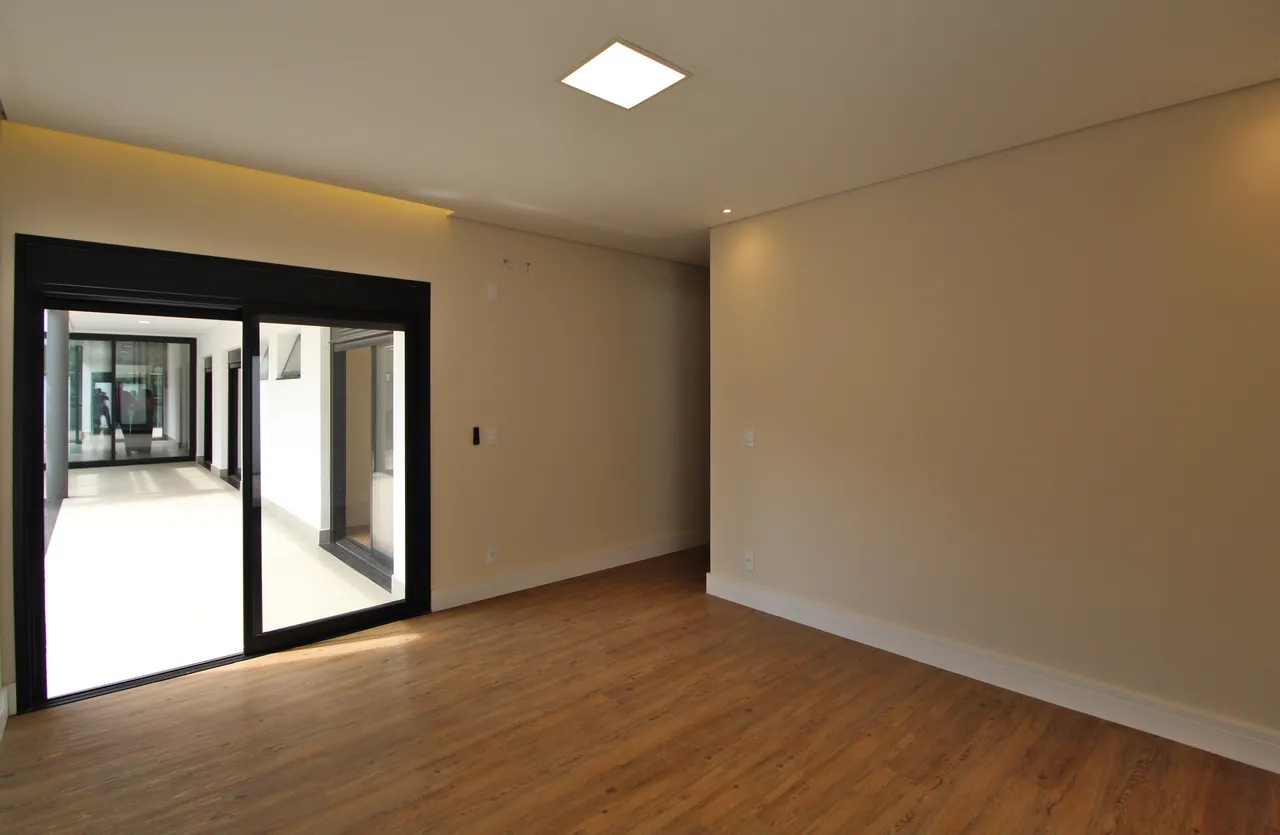 Casa térrea novíssima de alto padrão à venda no condomínio Alphaville Campinas