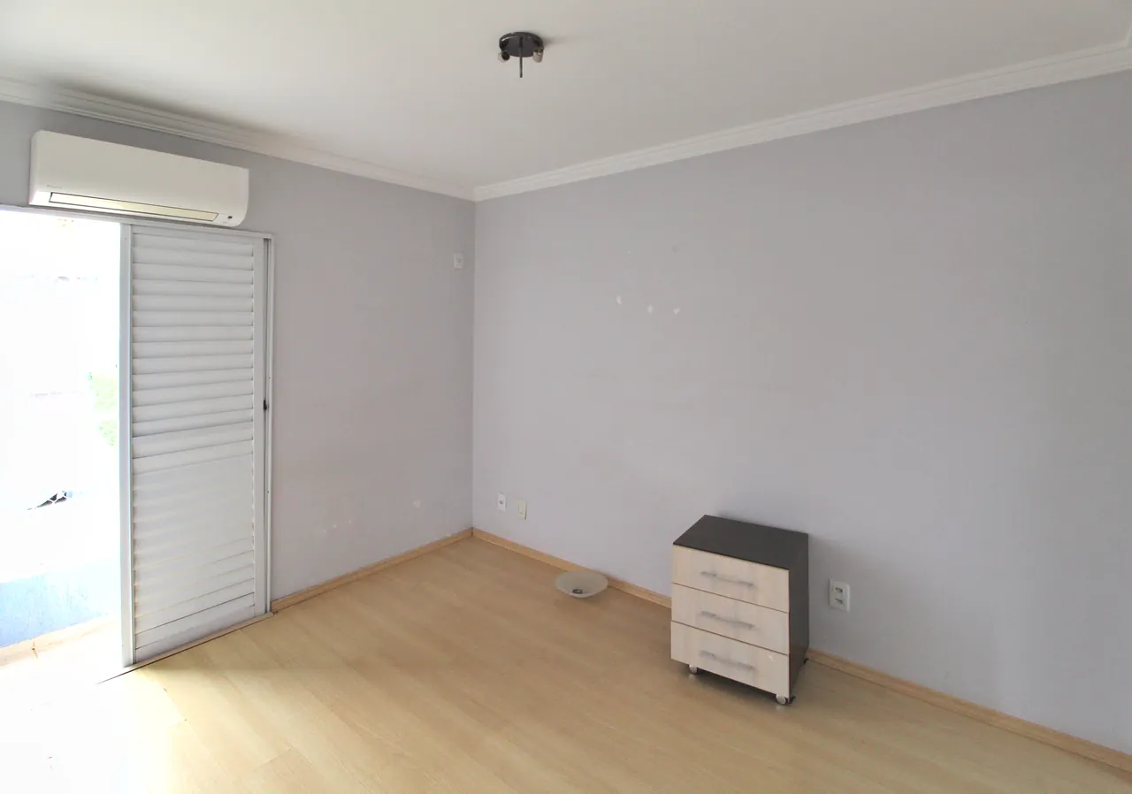 Casa de 3 quartos em condomínio no bairro Mansões Santo Antônio em Campinas