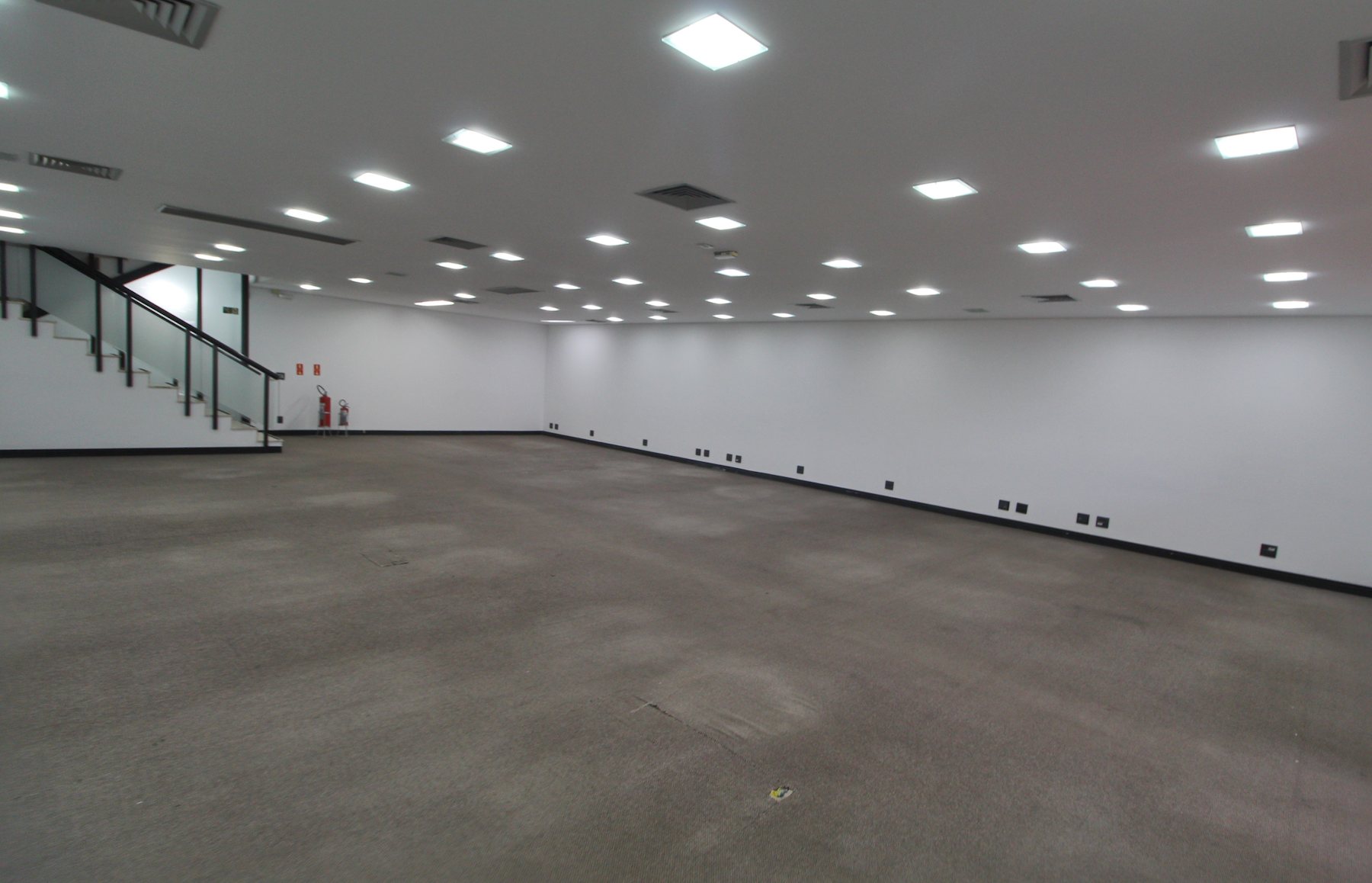Interior do Prédio Comercial, Av. Francisco Pereira de Castro, 1073, Jundiaí, SP
